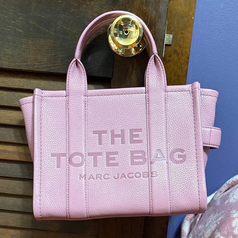 Marc Jacob’s small the tote bag in leather pink